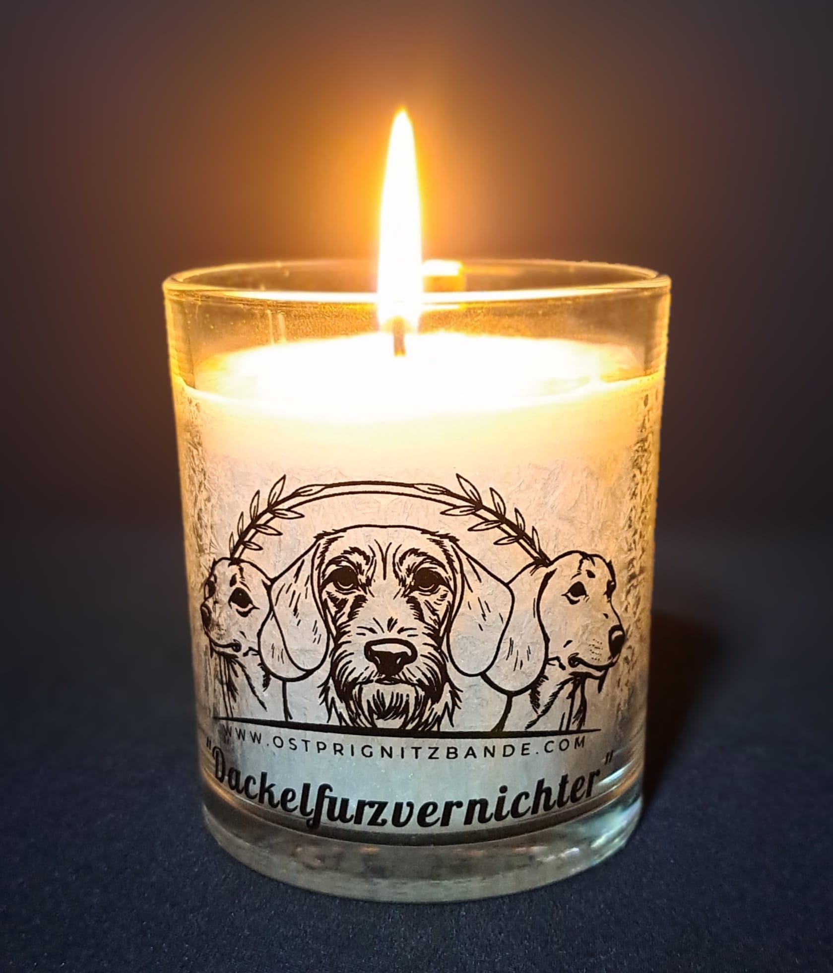Duftkerze im Glas „Dackelfurzvernichter“ – Ostprignitzbande Kerze | Geschenk für Dackelfans
